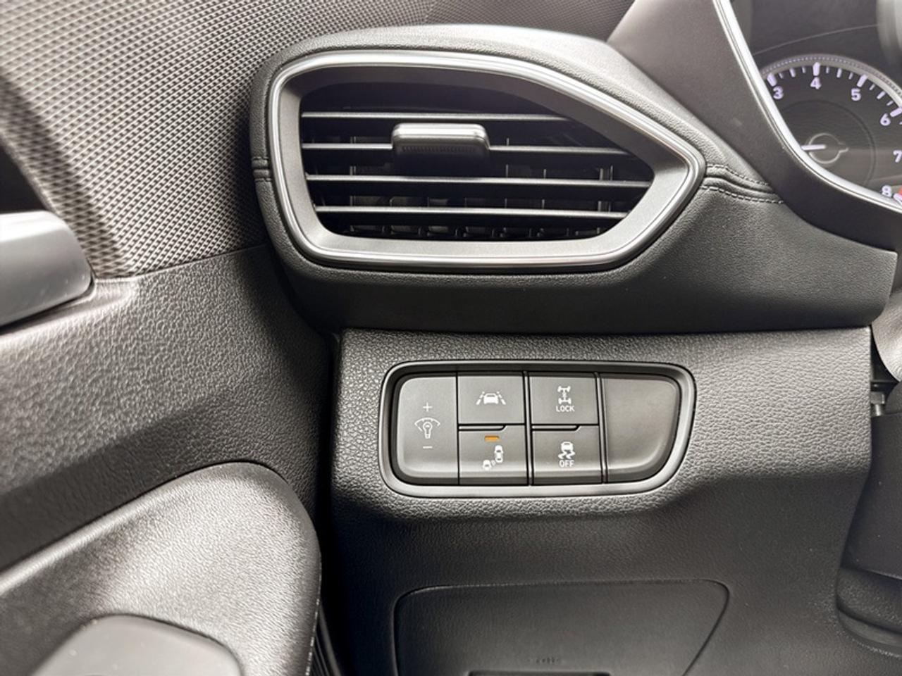 2019 Hyundai Santa Fe Preferred w/Dark Chrome Accent  *LOW KMS* Photo