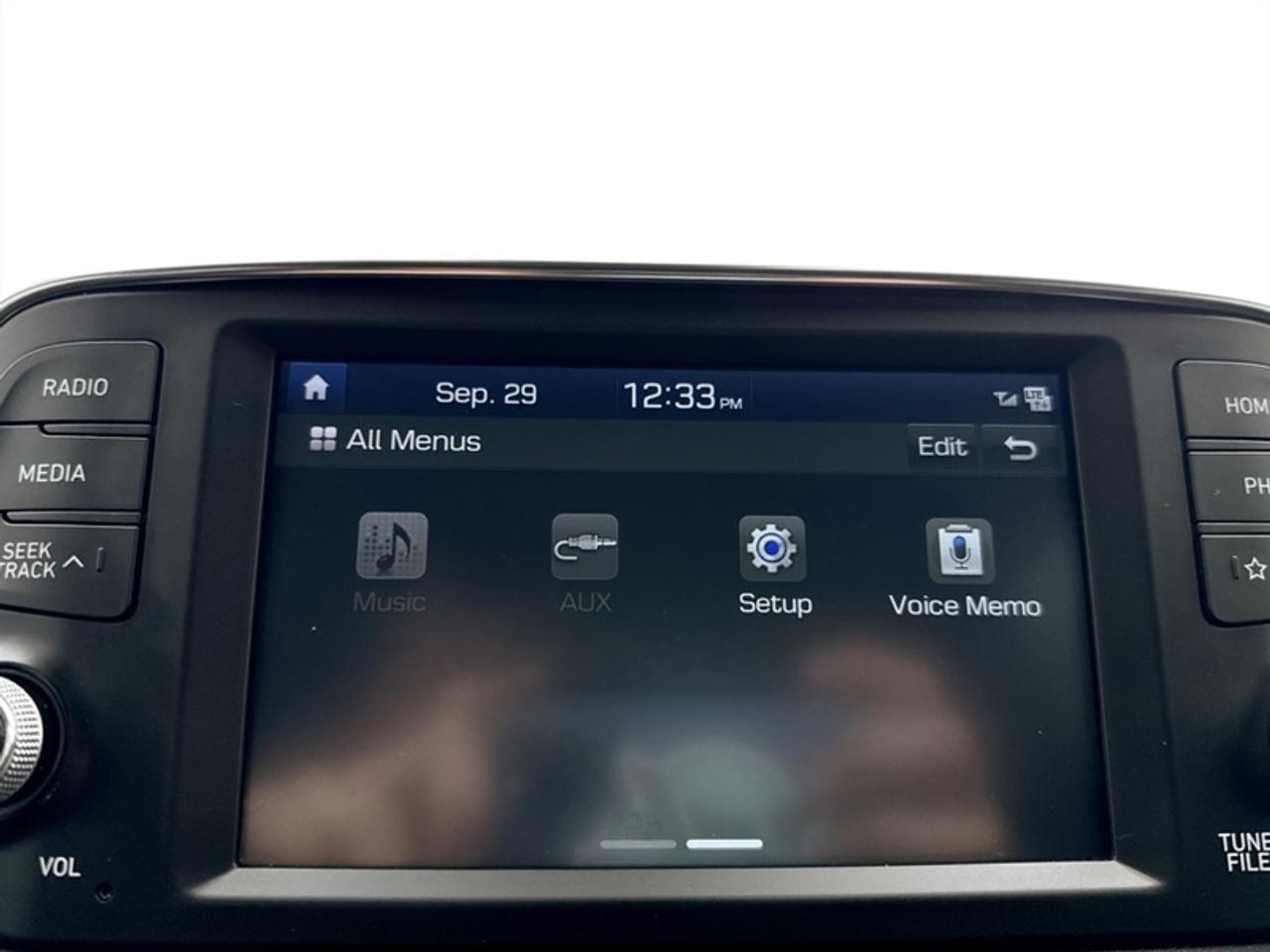 2019 Hyundai Santa Fe Preferred w/Dark Chrome Accent  *LOW KMS* Photo