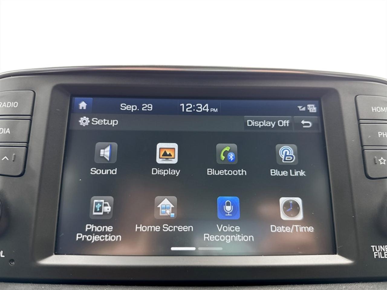 2019 Hyundai Santa Fe Preferred w/Dark Chrome Accent  *LOW KMS* Photo