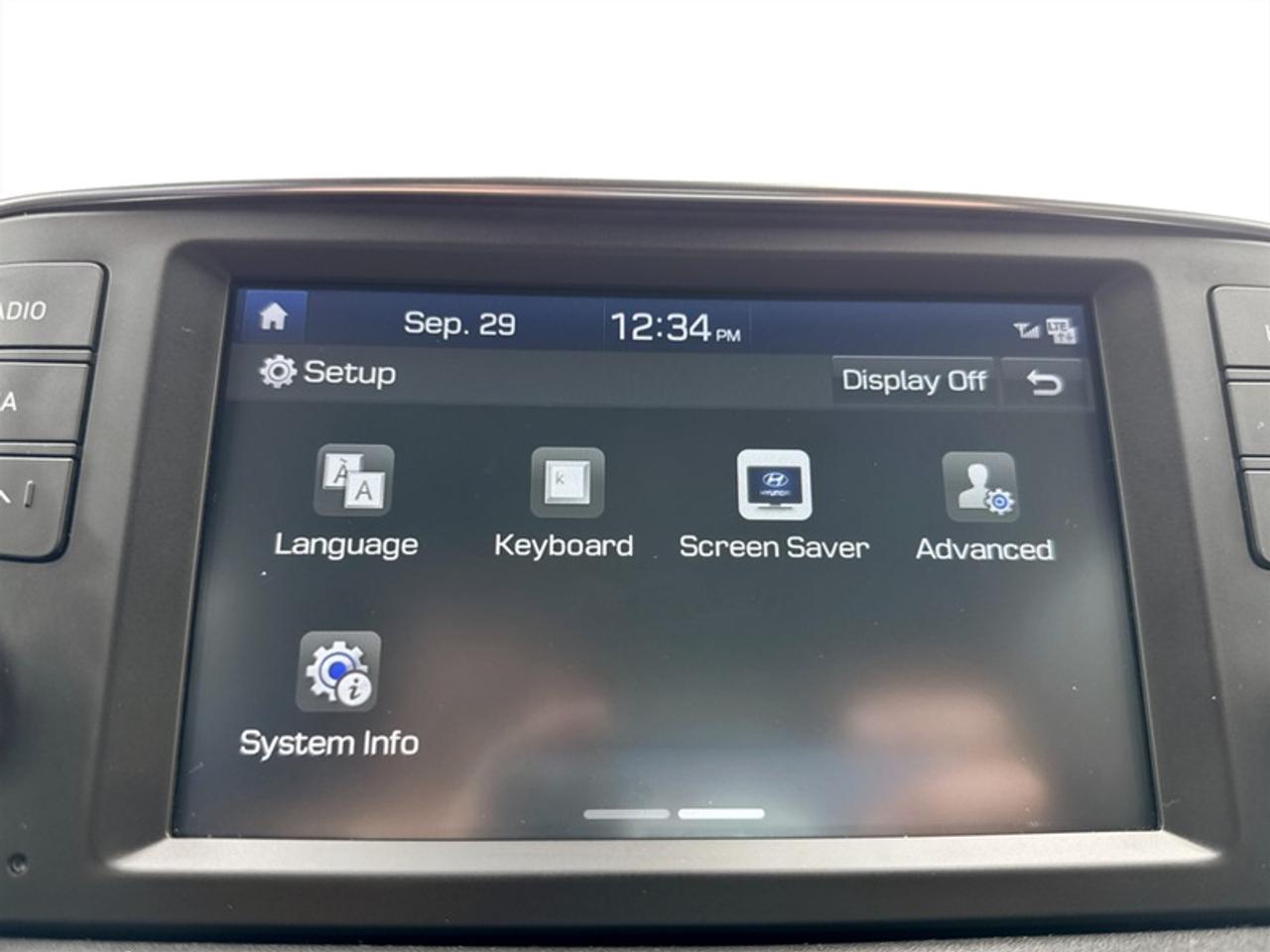 2019 Hyundai Santa Fe Preferred w/Dark Chrome Accent  *LOW KMS* Photo
