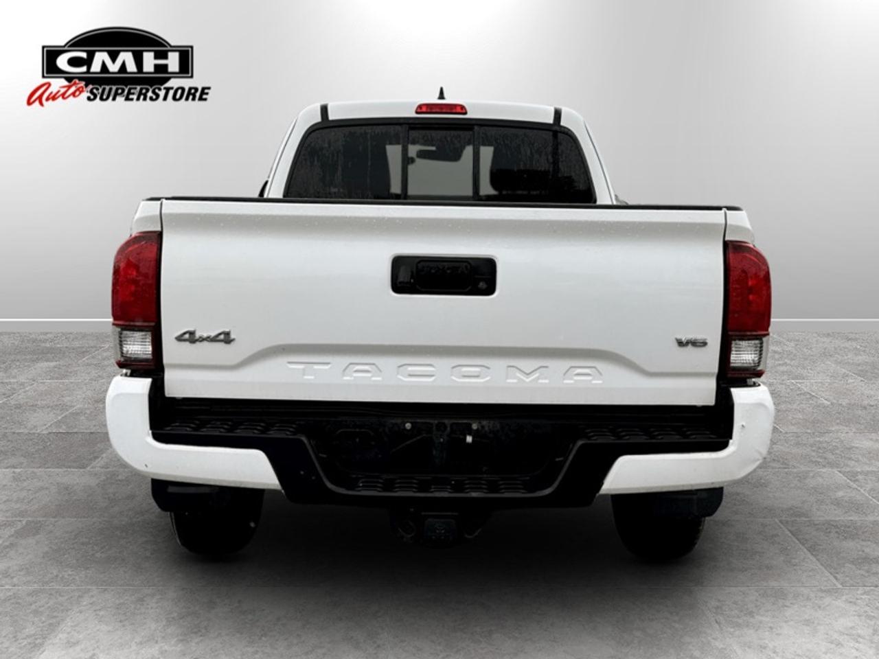2021 Toyota Tacoma SR  **VERY LOW KMS - CLEAN CARFAX** Photo