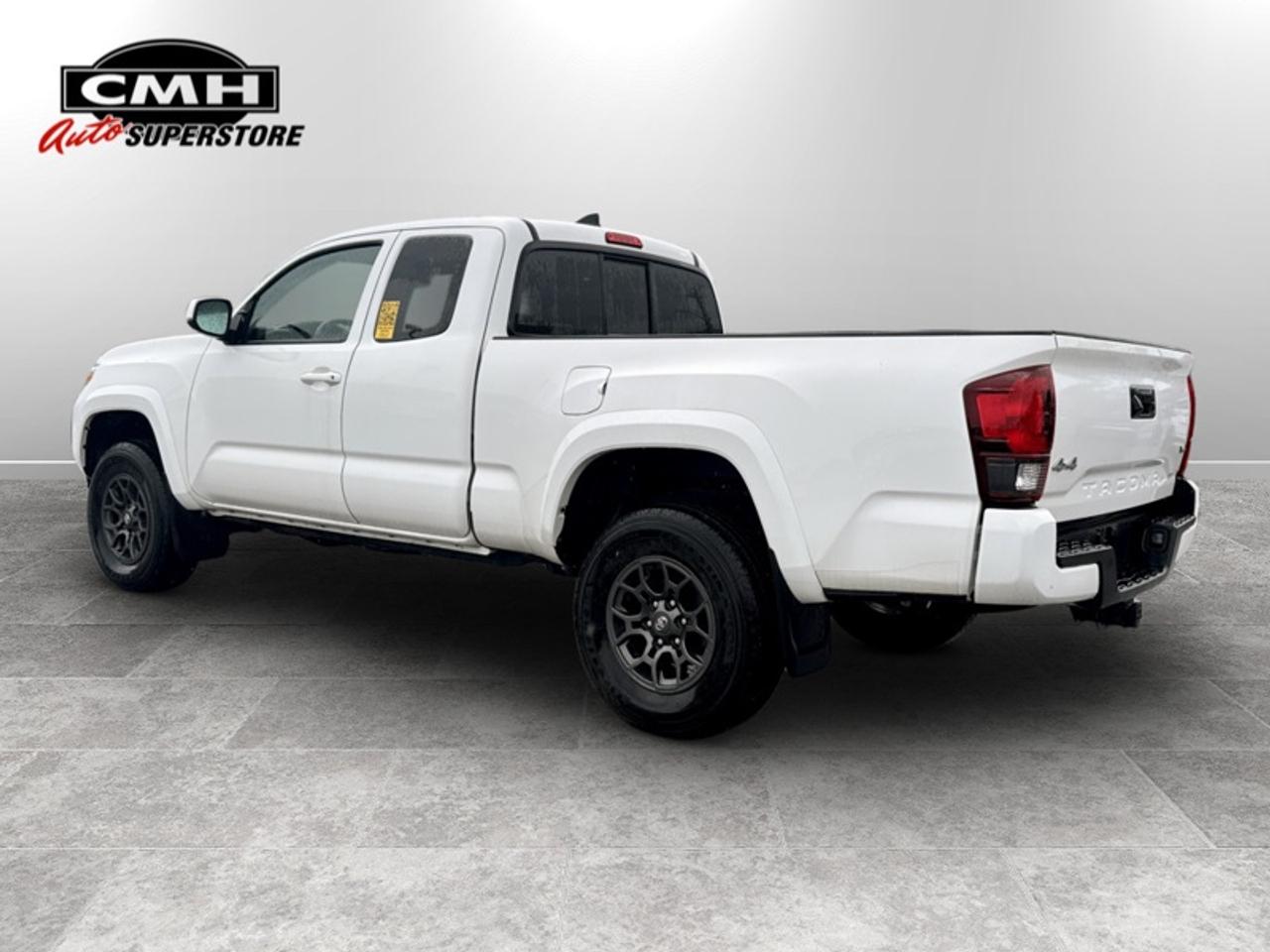 2021 Toyota Tacoma SR  **VERY LOW KMS - CLEAN CARFAX** Photo