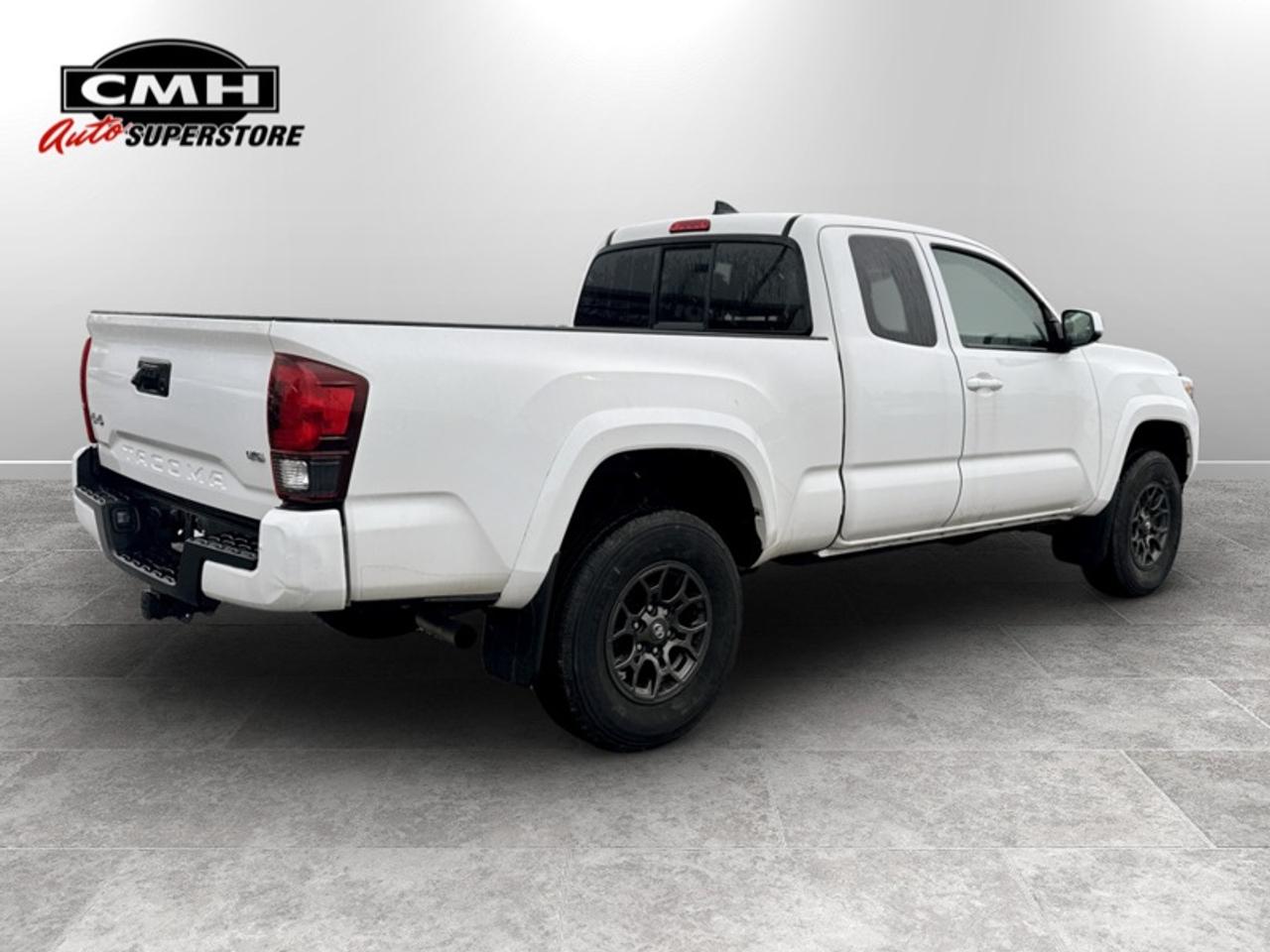 2021 Toyota Tacoma SR  **VERY LOW KMS - CLEAN CARFAX** Photo