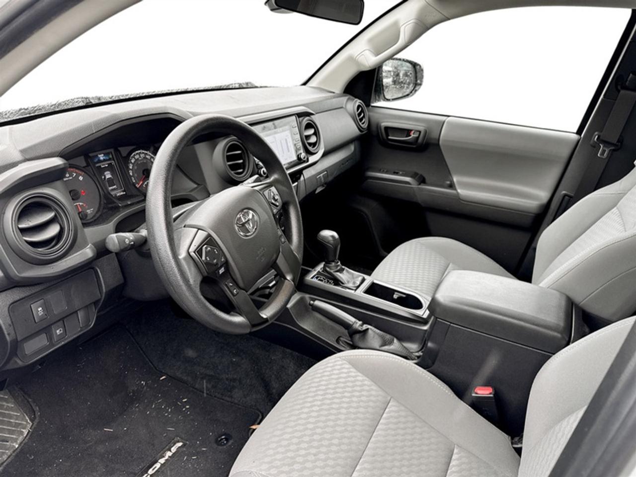 2021 Toyota Tacoma SR  **VERY LOW KMS - CLEAN CARFAX** Photo