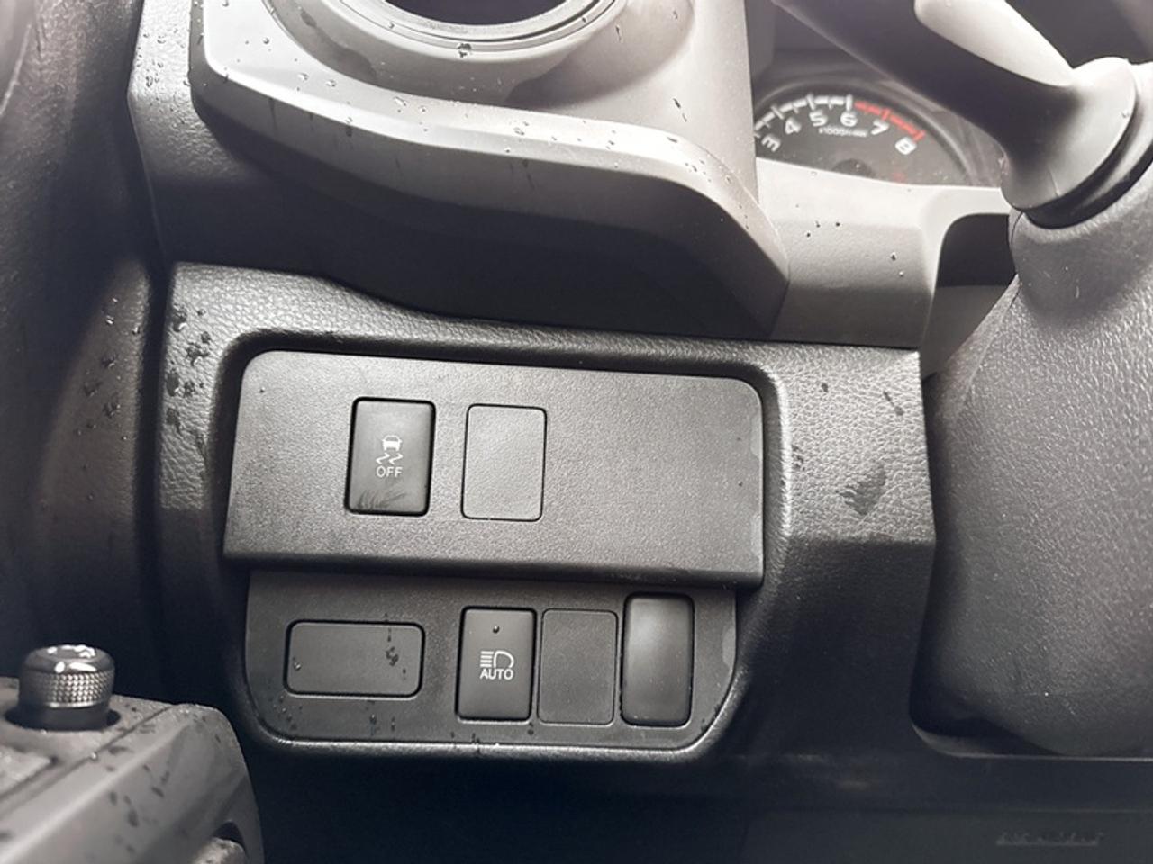 2021 Toyota Tacoma SR  **VERY LOW KMS - CLEAN CARFAX** Photo