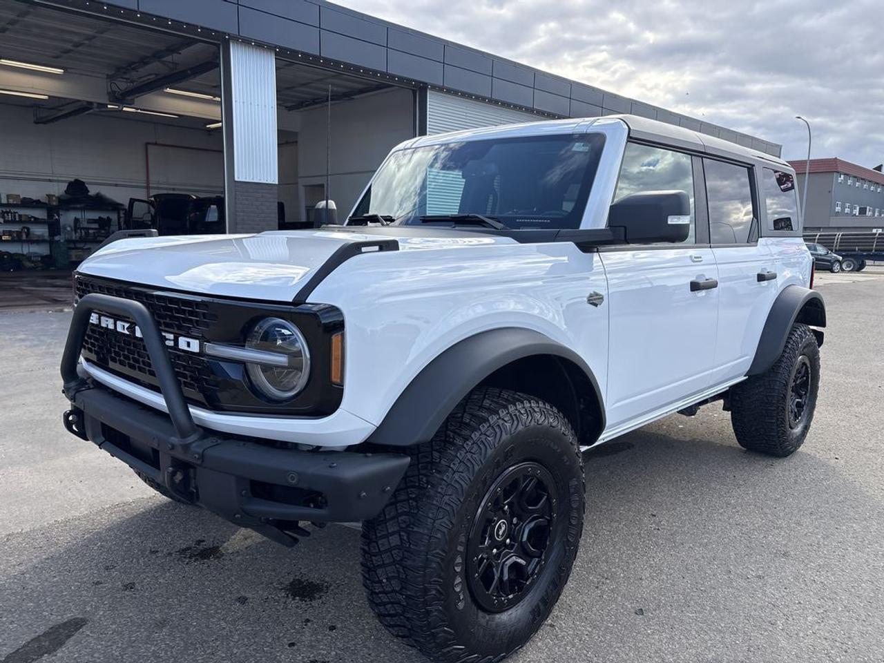 2022 Ford Bronco WildTrak Photo2