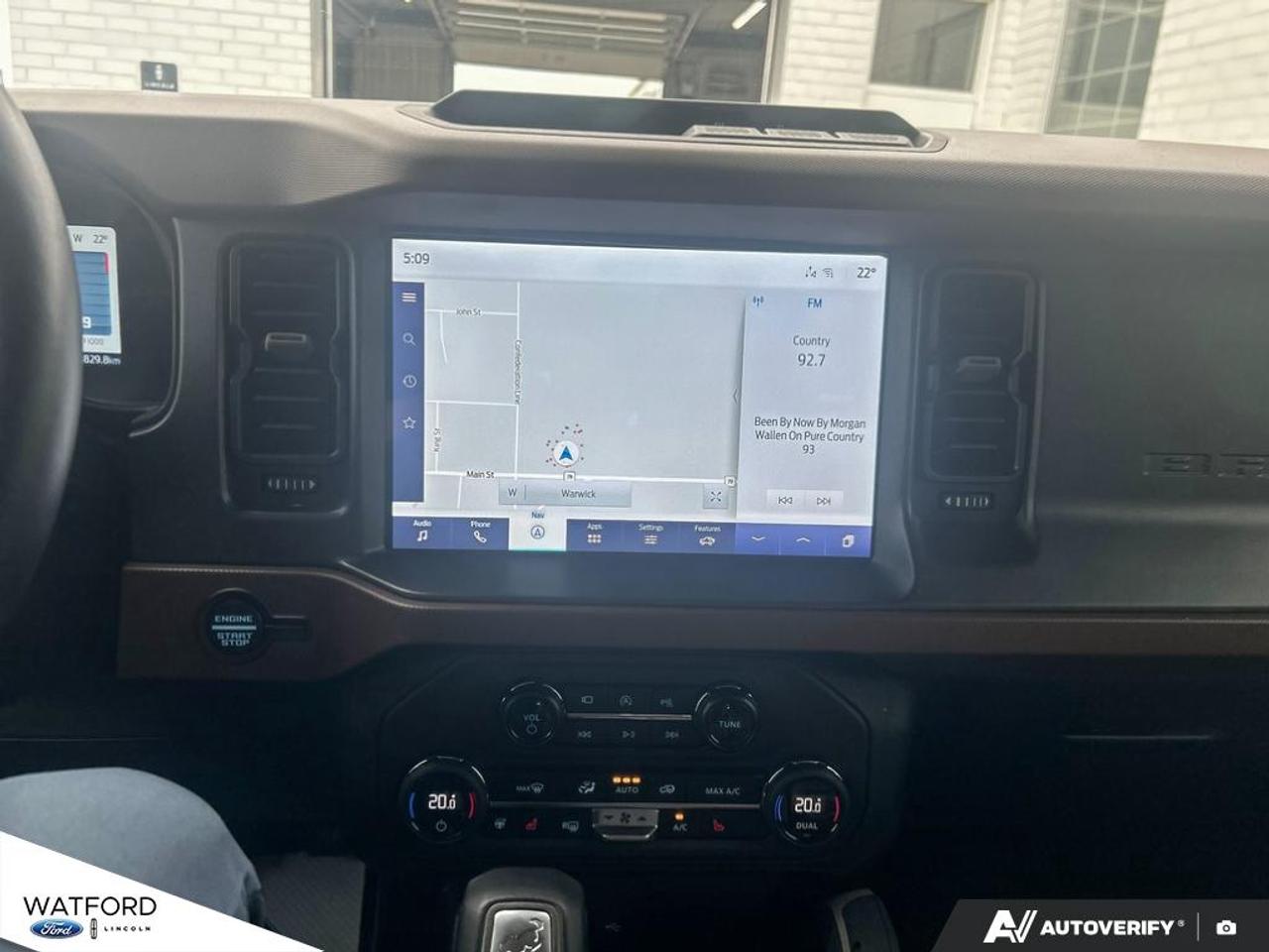 2024 Ford Bronco OUTER BANKS 4 DOOR 4X4 Photo
