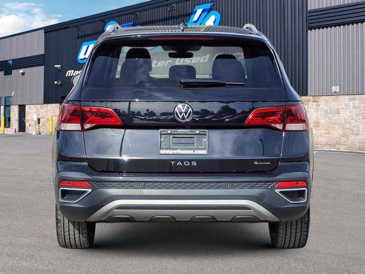 2023 Volkswagen Taos Highline AWD | Leather | Sunroof | Nav | Cooled + Heated Seats | Beats Audio | Power Seat and More ! Photo3