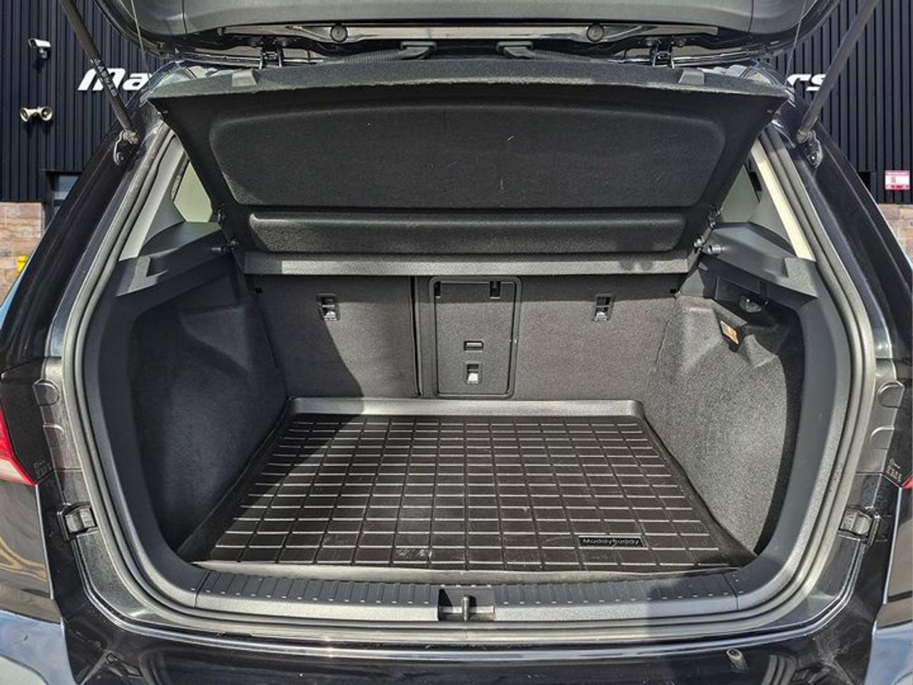 2023 Volkswagen Taos Highline AWD | Leather | Sunroof | Nav | Cooled + Heated Seats | Beats Audio | Power Seat and More ! Photo