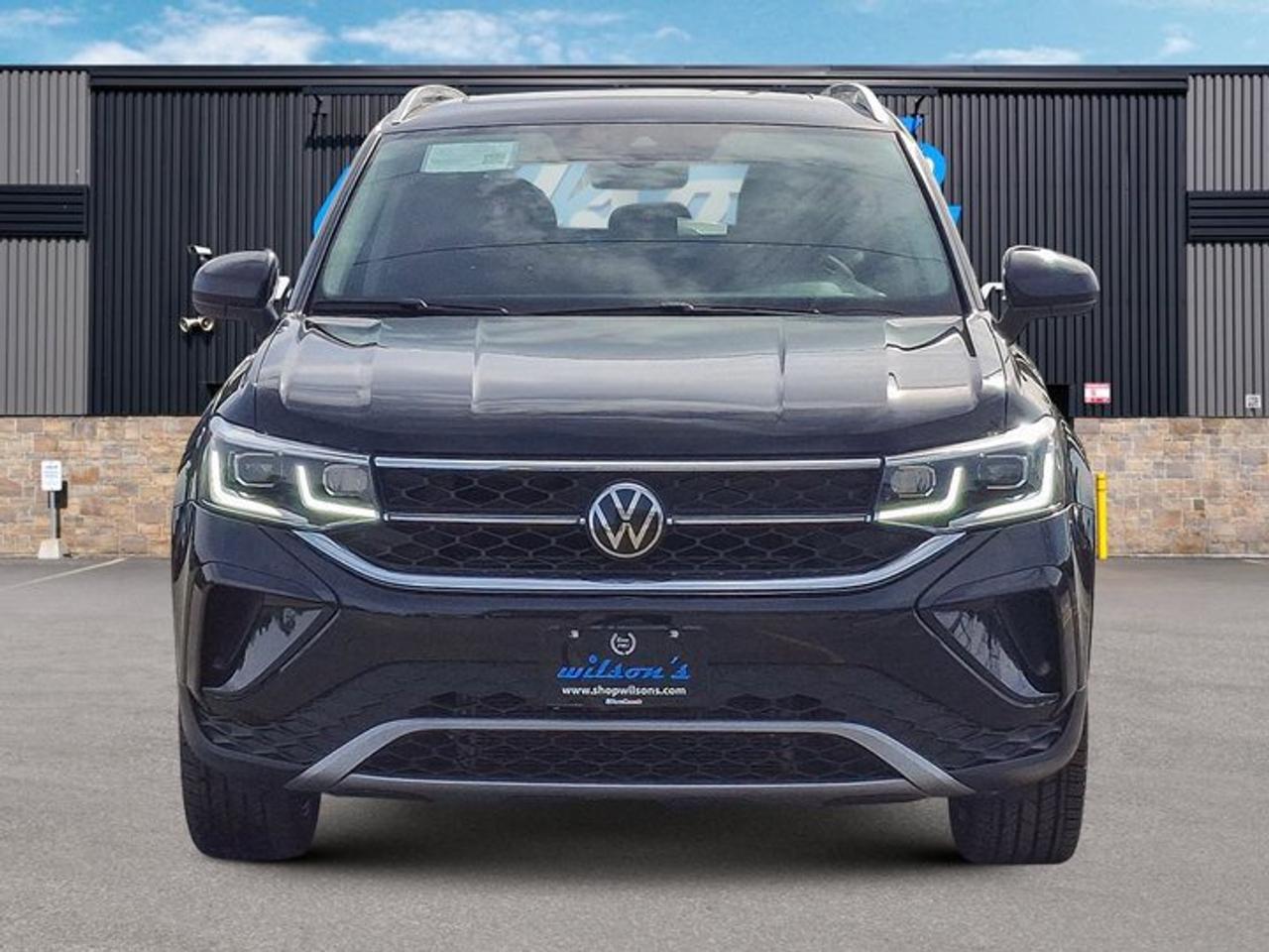 2023 Volkswagen Taos Highline AWD | Leather | Sunroof | Nav | Cooled + Heated Seats | Beats Audio | Power Seat and More ! Photo