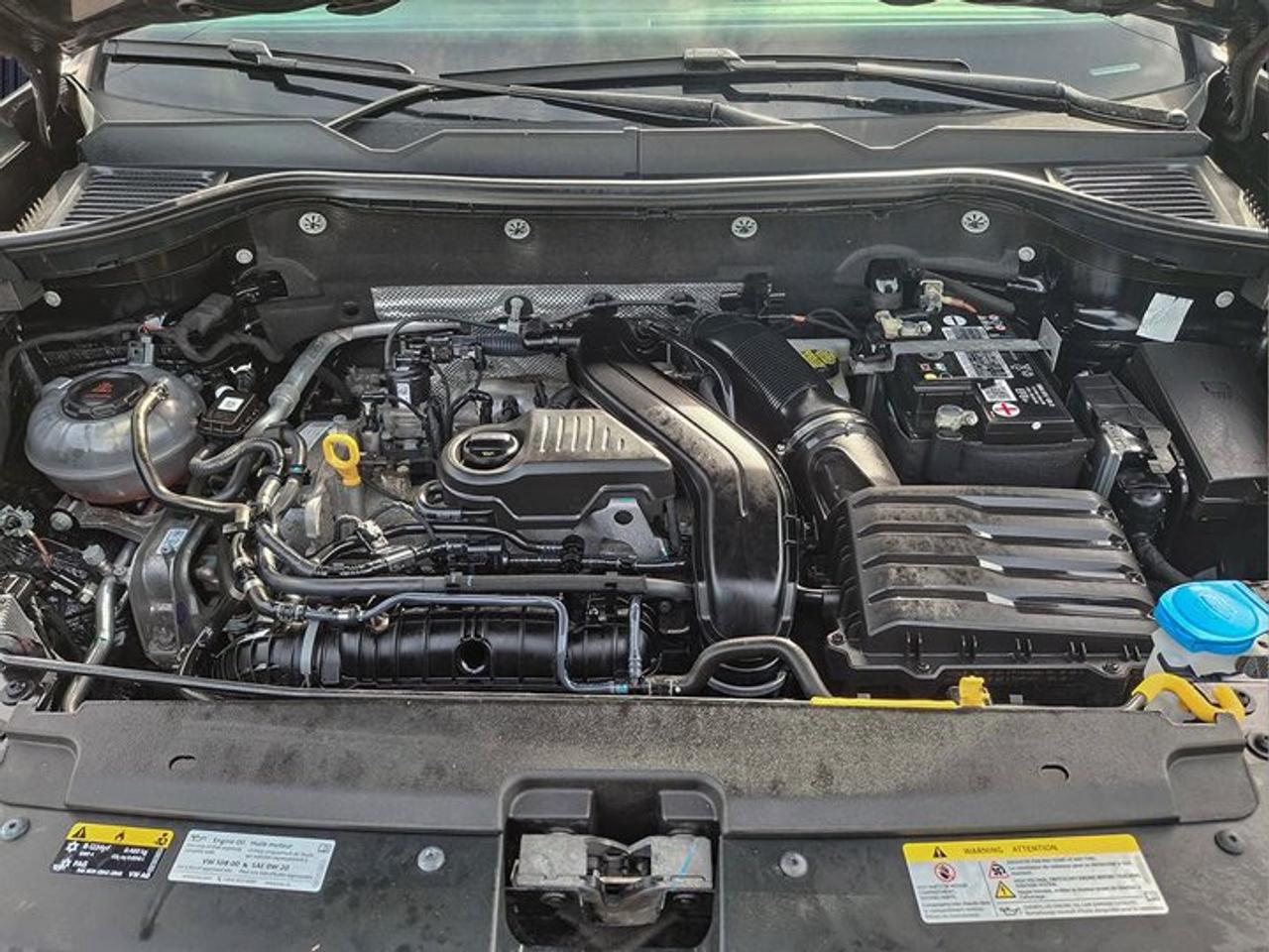 2023 Volkswagen Taos Highline AWD | Leather | Sunroof | Nav | Cooled + Heated Seats | Beats Audio | Power Seat and More ! Photo