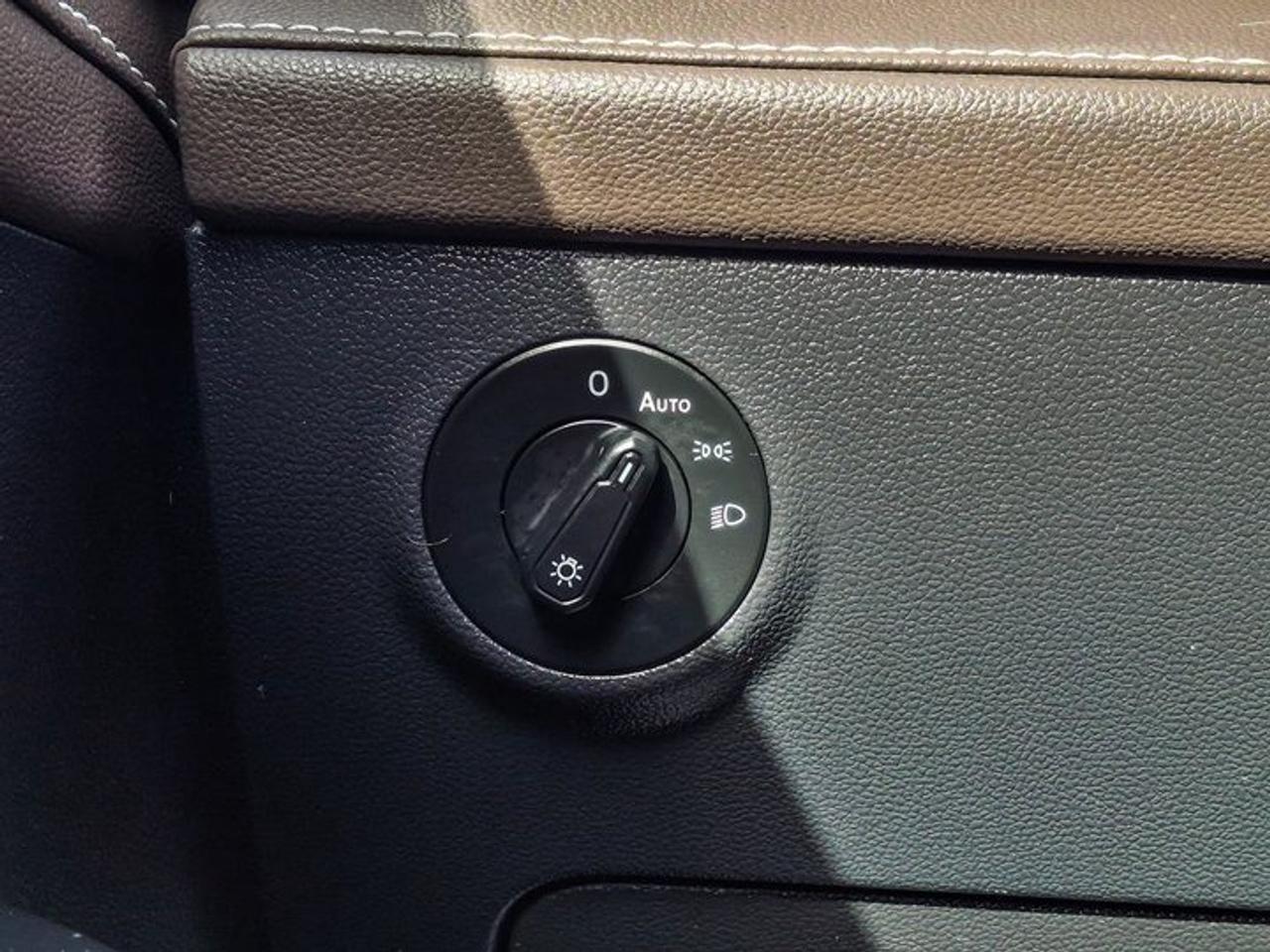 2023 Volkswagen Taos Highline AWD | Leather | Sunroof | Nav | Cooled + Heated Seats | Beats Audio | Power Seat and More ! Photo