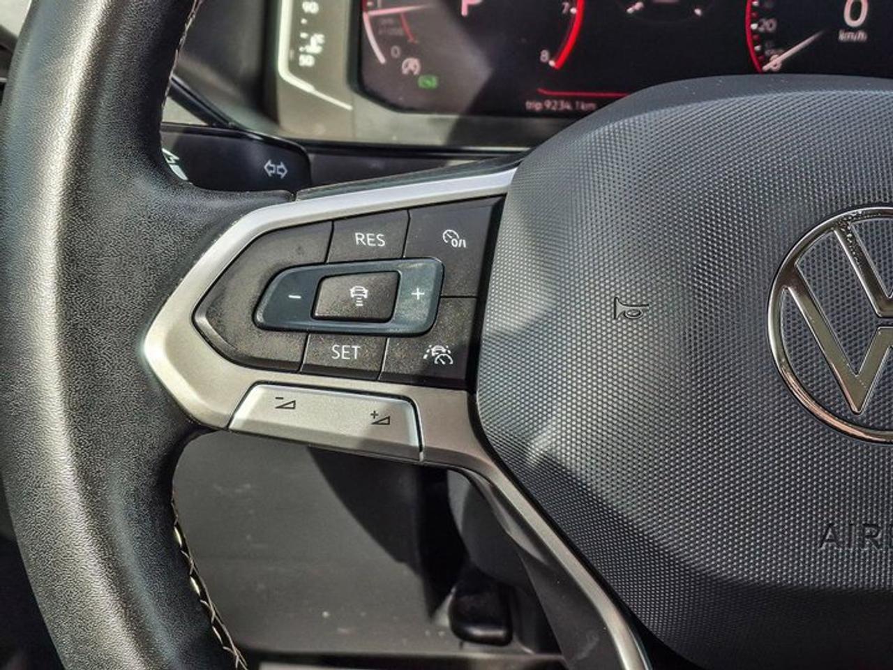 2023 Volkswagen Taos Highline AWD | Leather | Sunroof | Nav | Cooled + Heated Seats | Beats Audio | Power Seat and More ! Photo