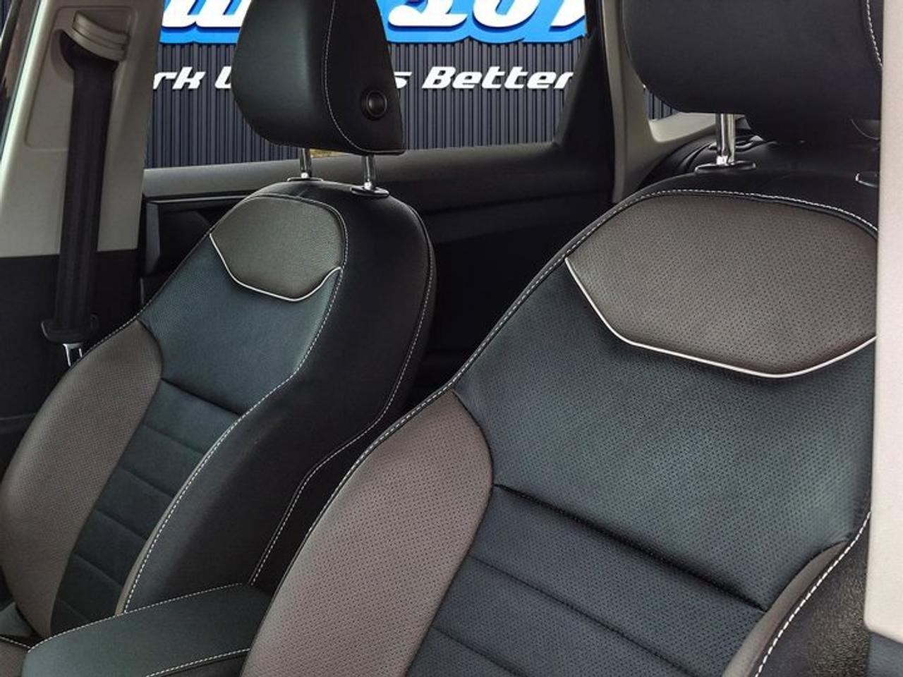 2023 Volkswagen Taos Highline AWD | Leather | Sunroof | Nav | Cooled + Heated Seats | Beats Audio | Power Seat and More ! Photo