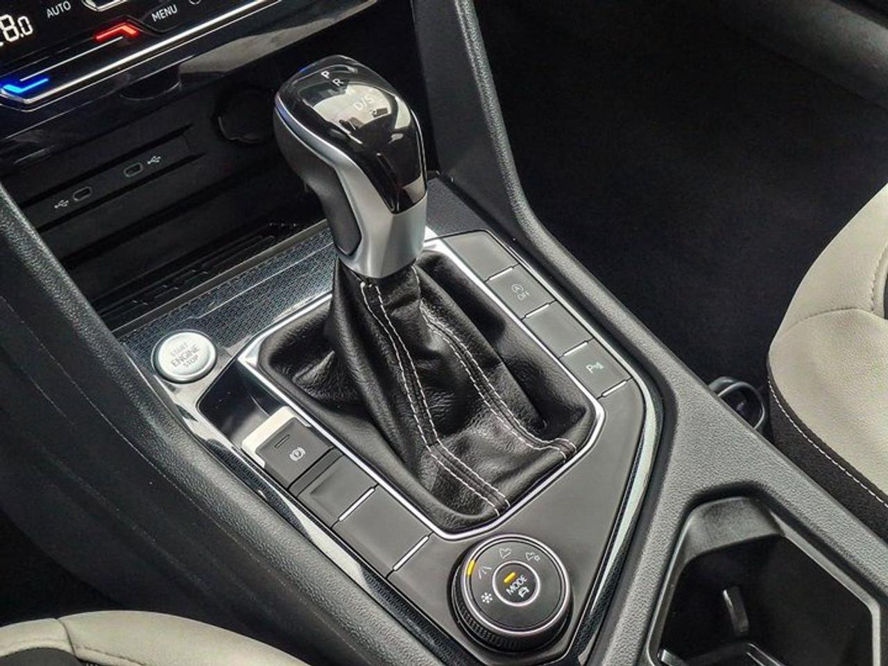 2026 Volkswagen Taos Comfortline AWD | Leatherette | Htd Seats + Steering | Remote Start | Wireless Carplay | and More ! Photo