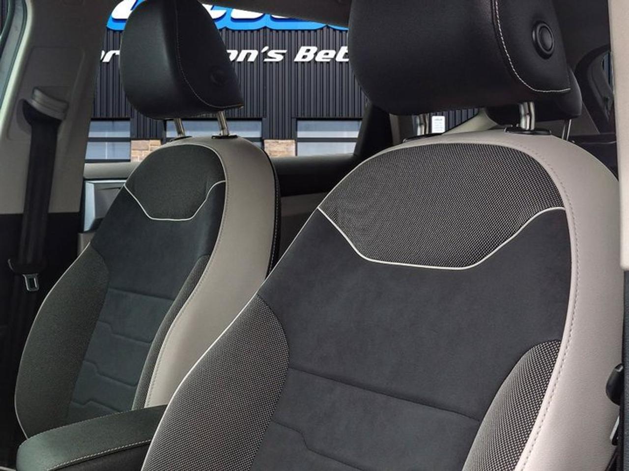 2026 Volkswagen Taos Comfortline AWD | Leatherette | Htd Seats + Steering | Remote Start | Wireless Carplay | and More ! Photo