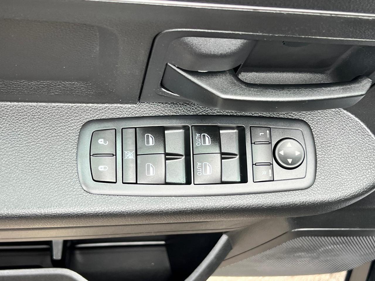 2017 RAM 1500 ST Crew Cab Photo