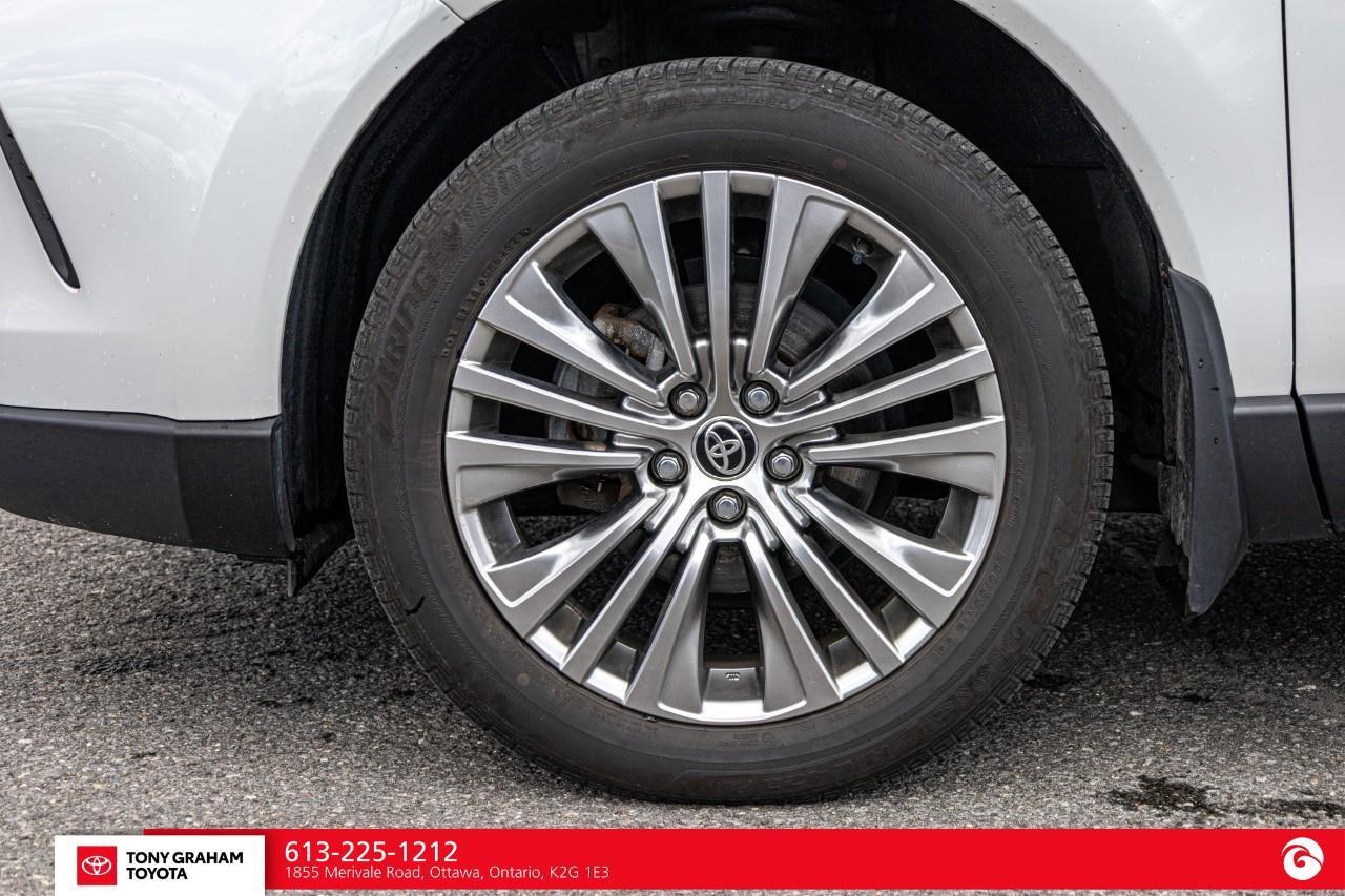 2023 Toyota Venza LIMITED Photo