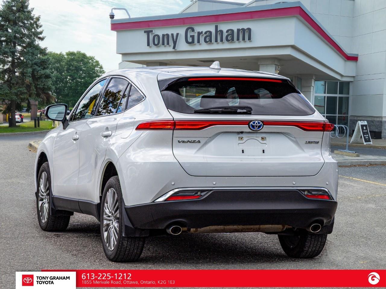 2023 Toyota Venza LIMITED Photo3