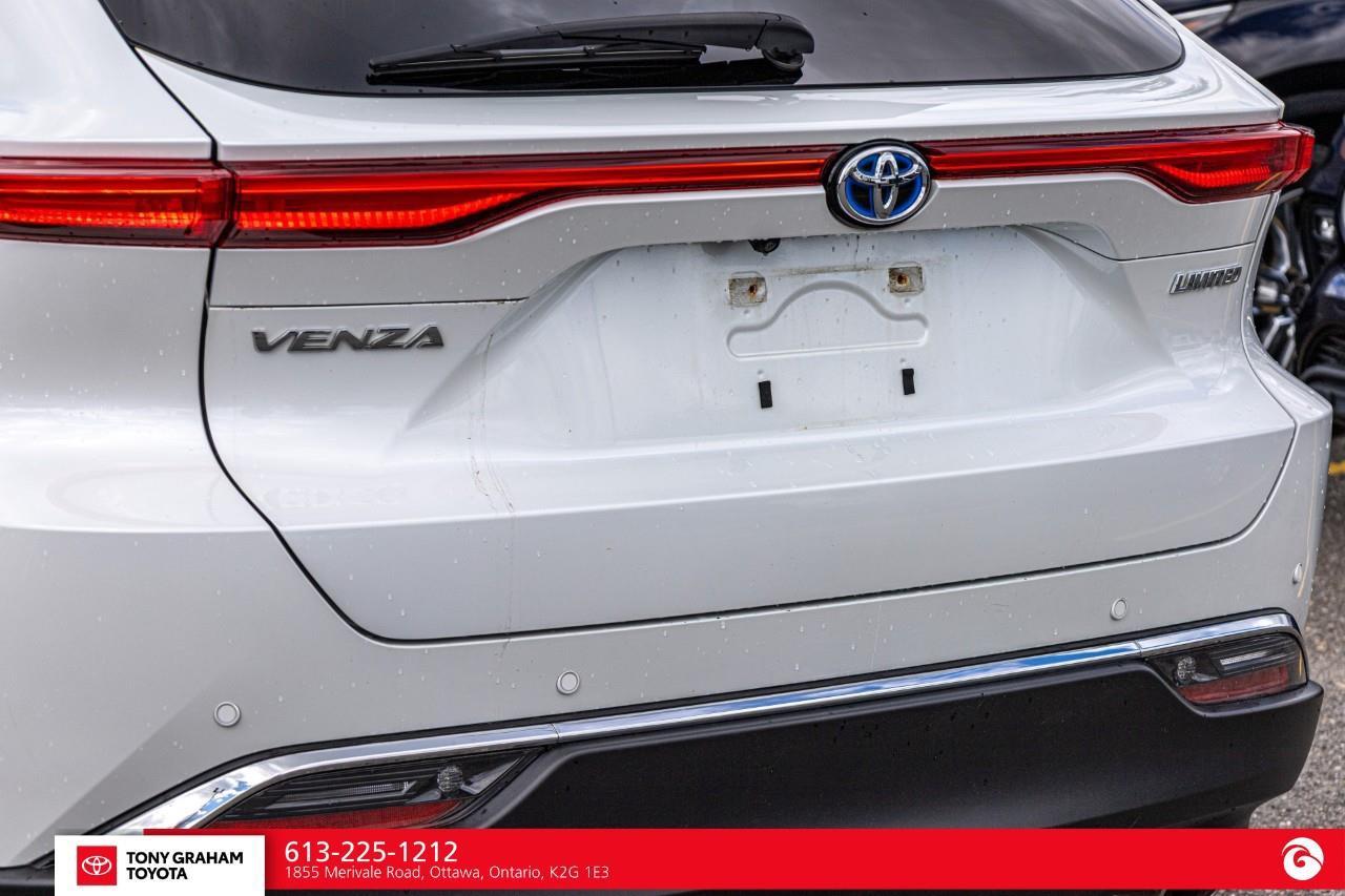 2023 Toyota Venza LIMITED Photo