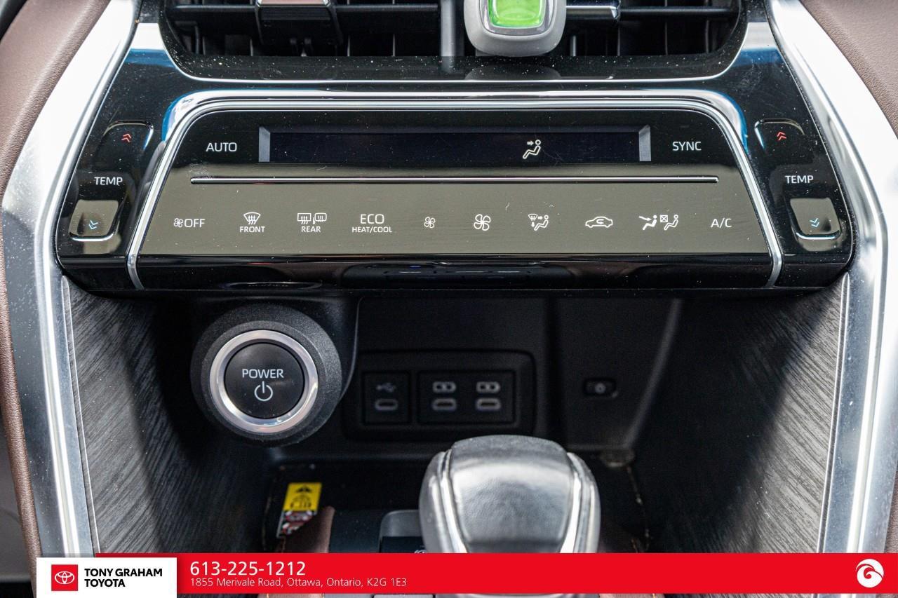 2023 Toyota Venza LIMITED Photo