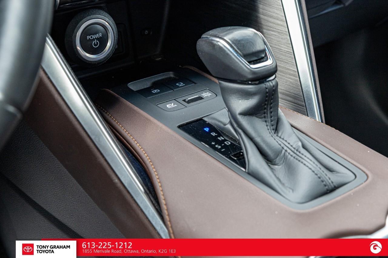 2023 Toyota Venza LIMITED Photo