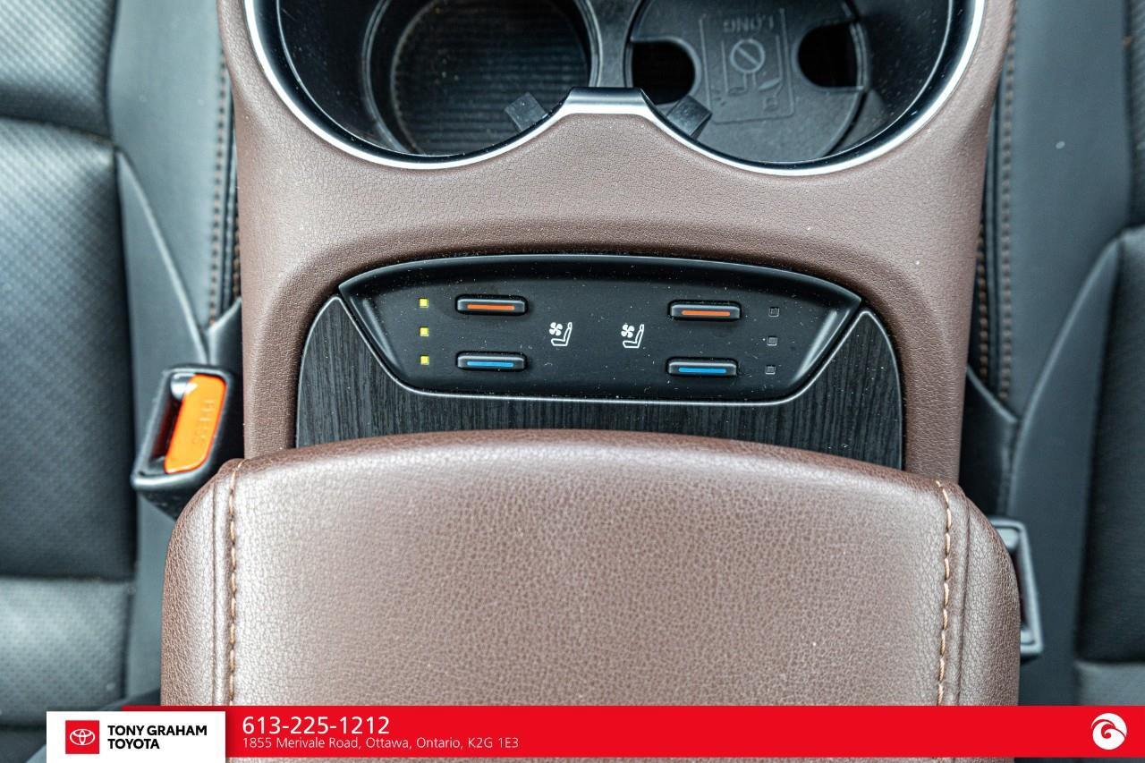 2023 Toyota Venza LIMITED Photo