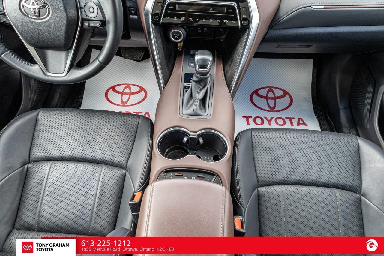 2023 Toyota Venza LIMITED Photo