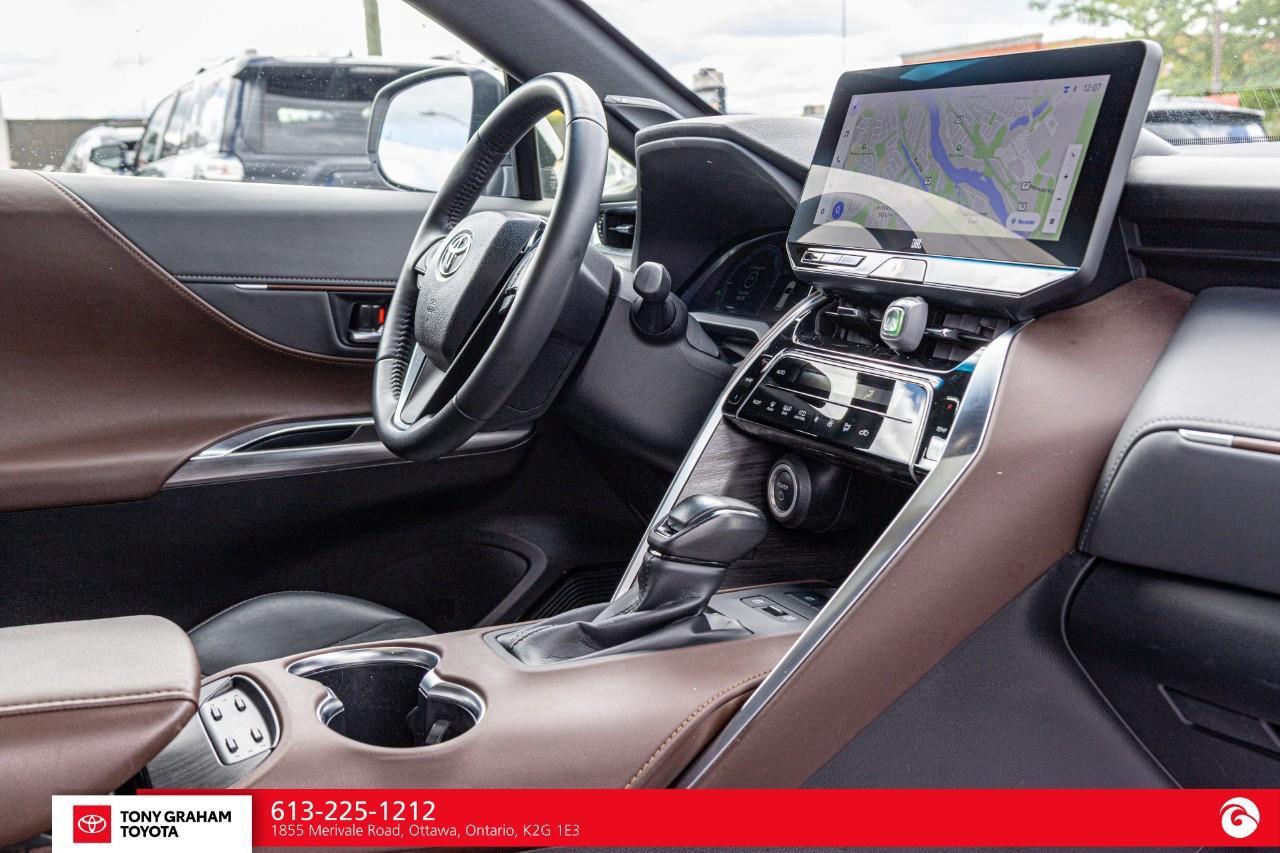 2023 Toyota Venza LIMITED Photo