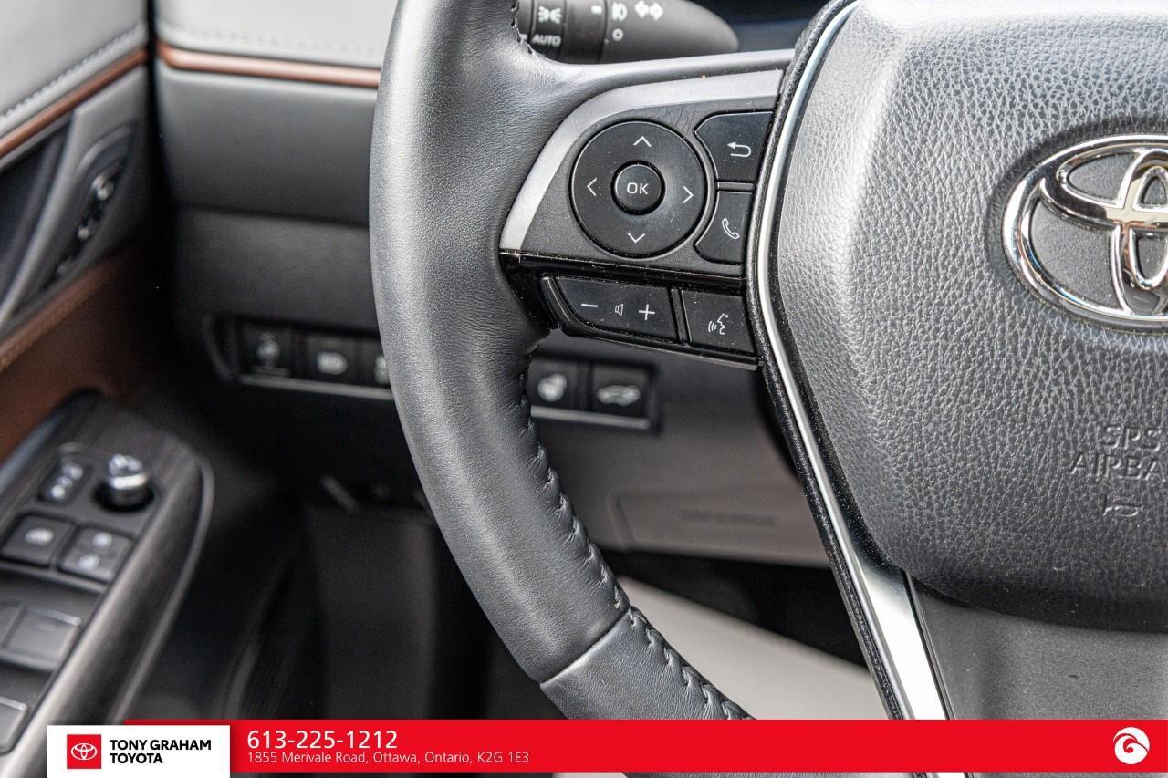 2023 Toyota Venza LIMITED Photo