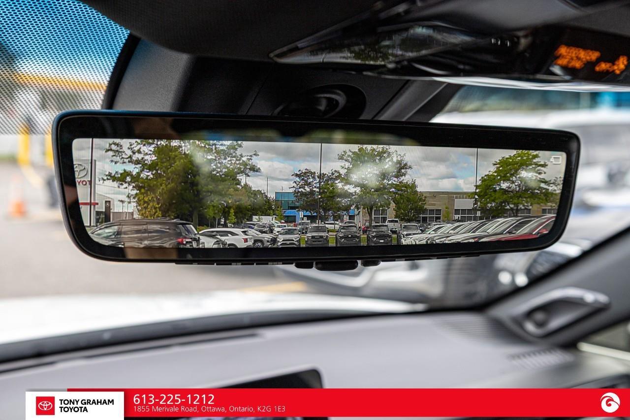 2023 Toyota Venza LIMITED Photo