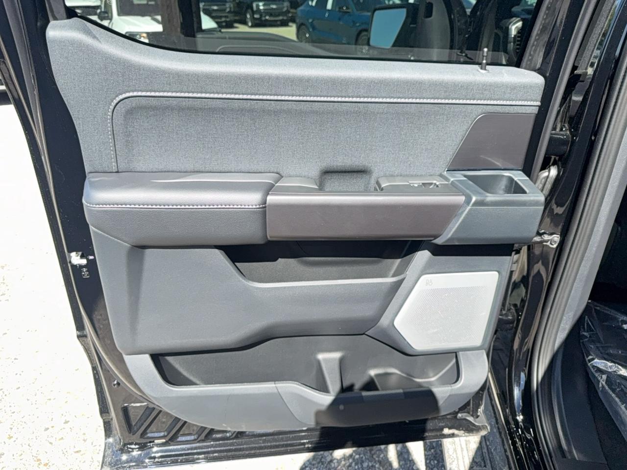 2026 Ford F-150 LARIAT, MOONROOF, TOW/HAUL PKG, BLACK PKG Photo