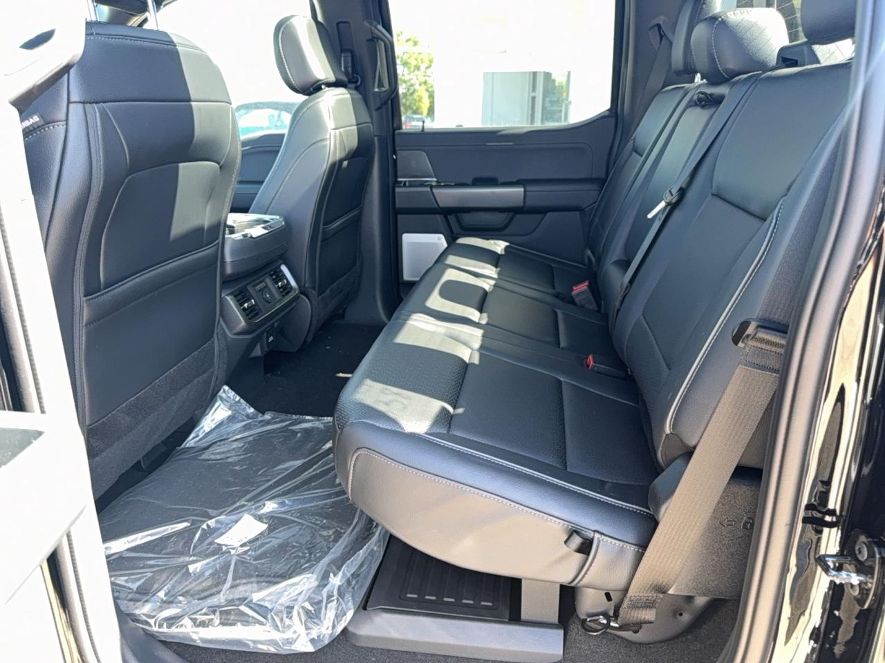 2026 Ford F-150 LARIAT, MOONROOF, TOW/HAUL PKG, BLACK PKG Photo