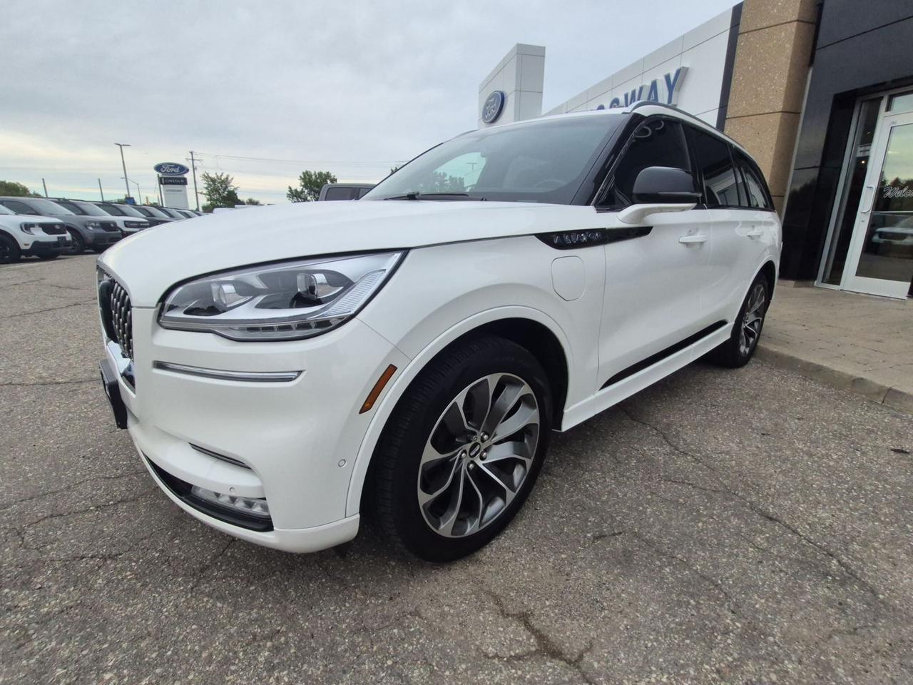 2020 Lincoln Aviator GT! PHEV! BOUGHT HERE, SERVICED HERE! LOCAL TRADE! Photo