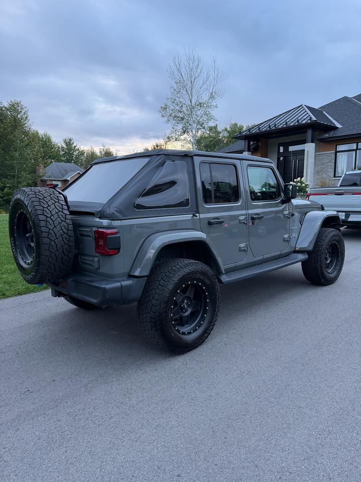 2022 Jeep Wrangler Unlimited Sahara 4X4 Photo4