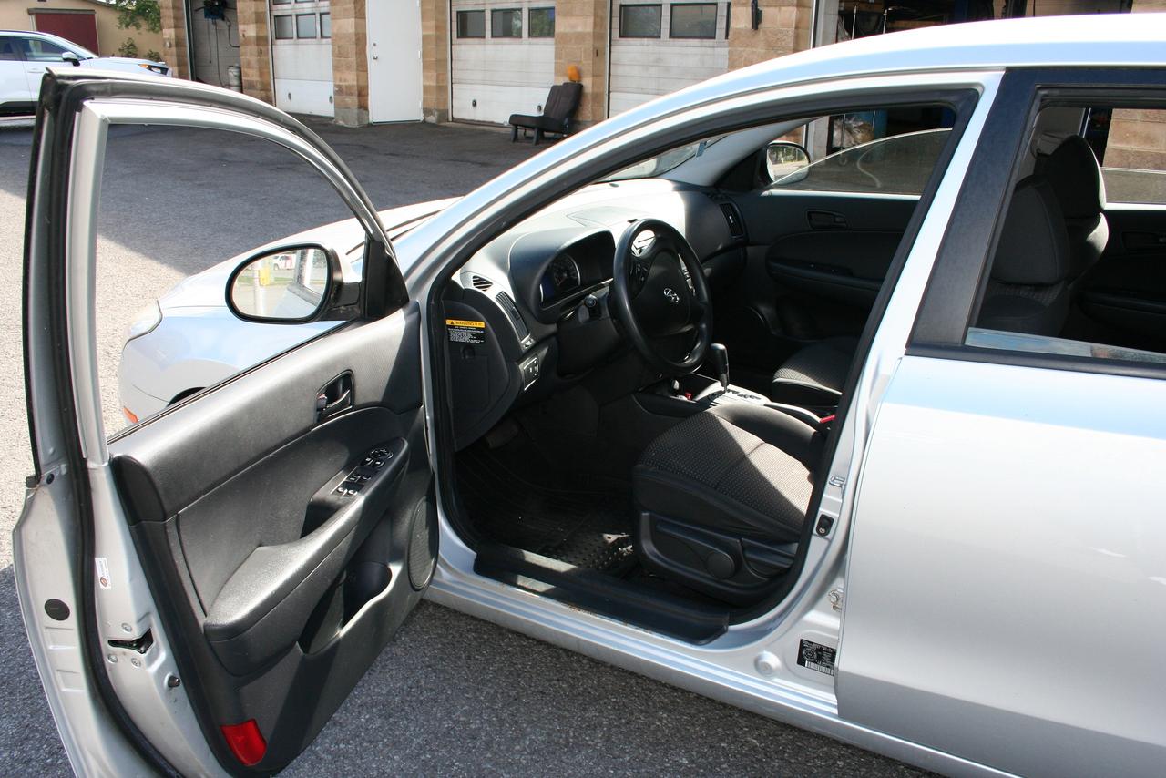 2012 Hyundai Elantra Touring L Photo
