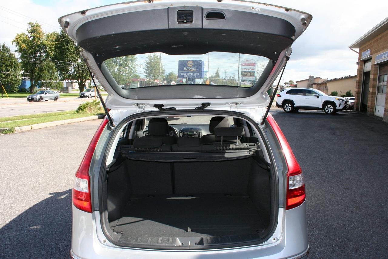 2012 Hyundai Elantra Touring L Photo