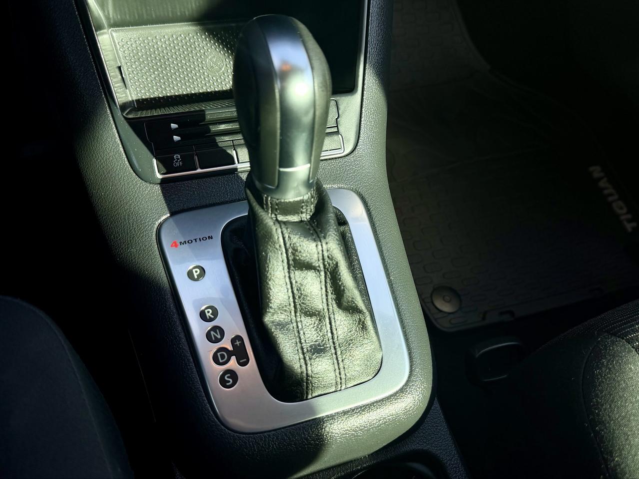 2014 Volkswagen Tiguan FINANCING AVAILABLE Photo11