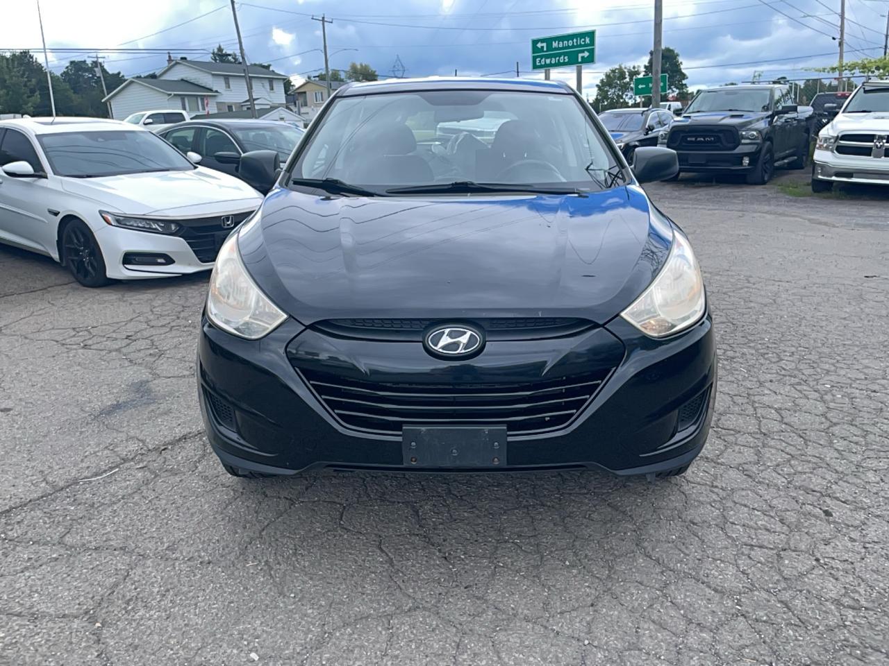 2011 Hyundai Tucson GL - Photo #1