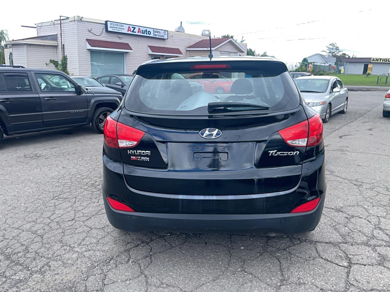 2011 Hyundai Tucson GL Photo
