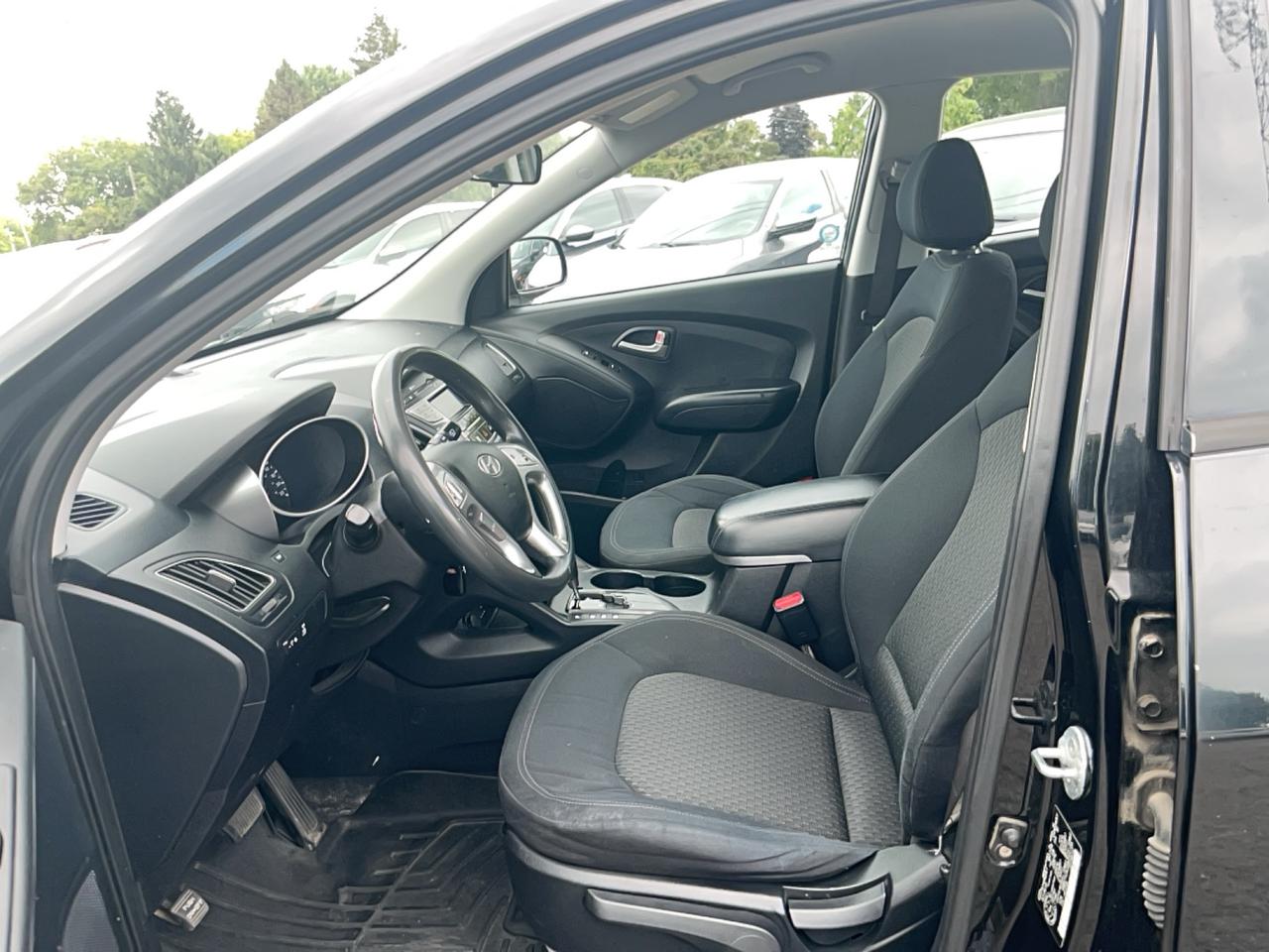 2011 Hyundai Tucson GL Photo