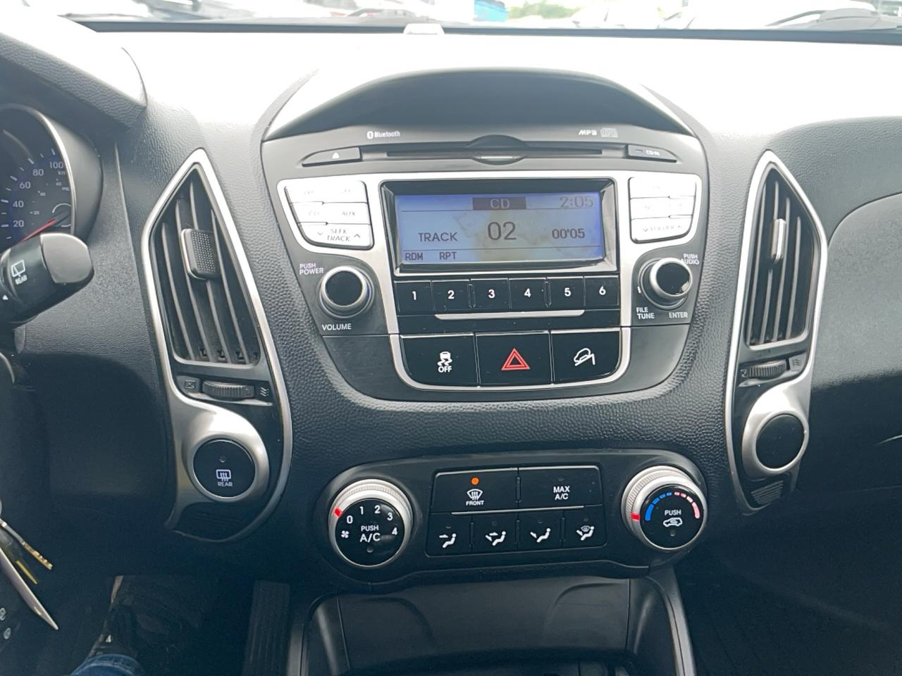2011 Hyundai Tucson GL Photo