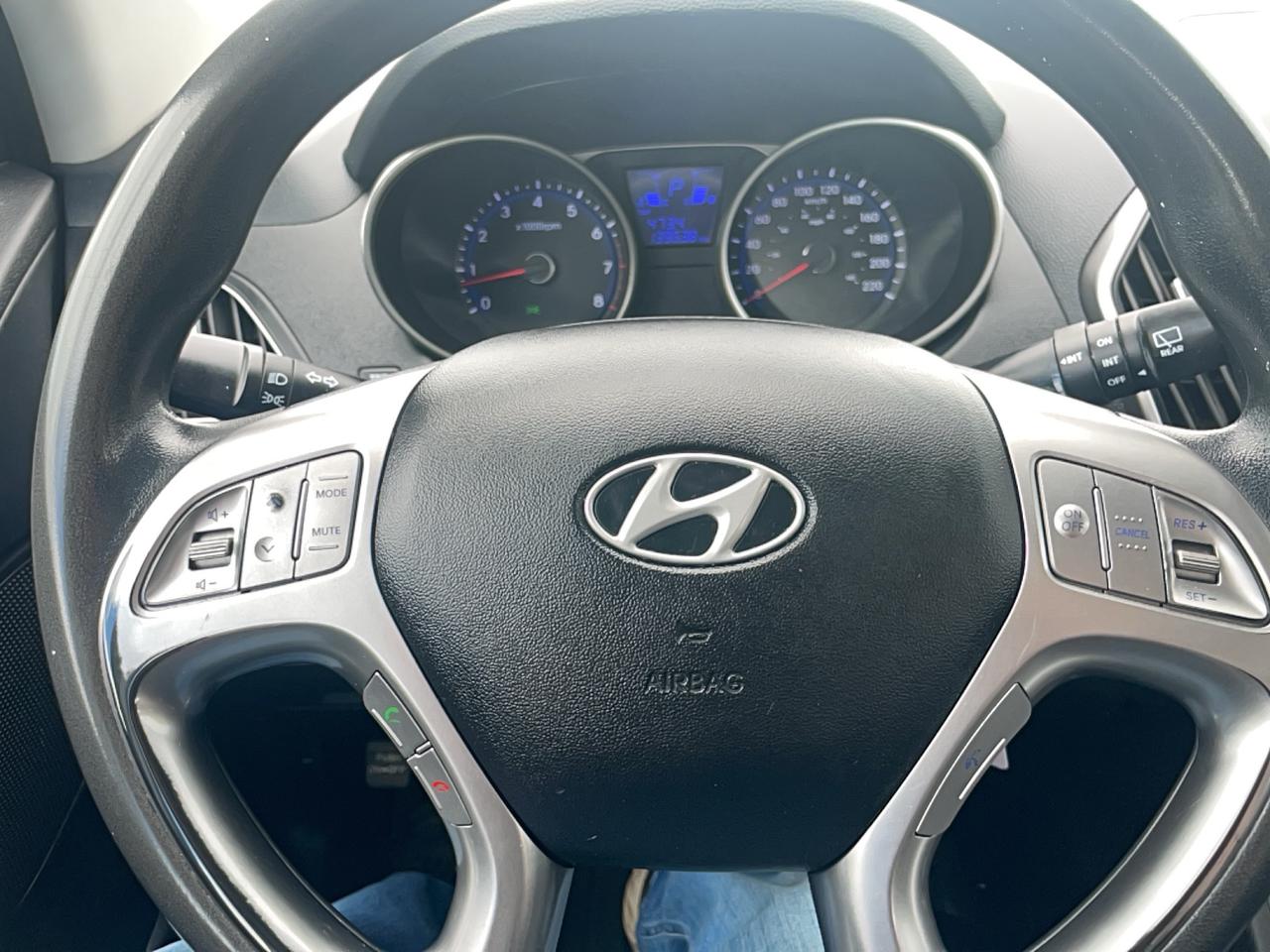 2011 Hyundai Tucson GL Photo