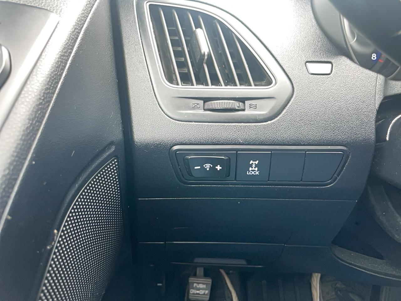 2011 Hyundai Tucson GL Photo