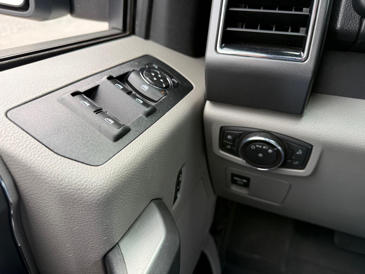 2018 Ford F-150 XLT Bluetooth! Photo