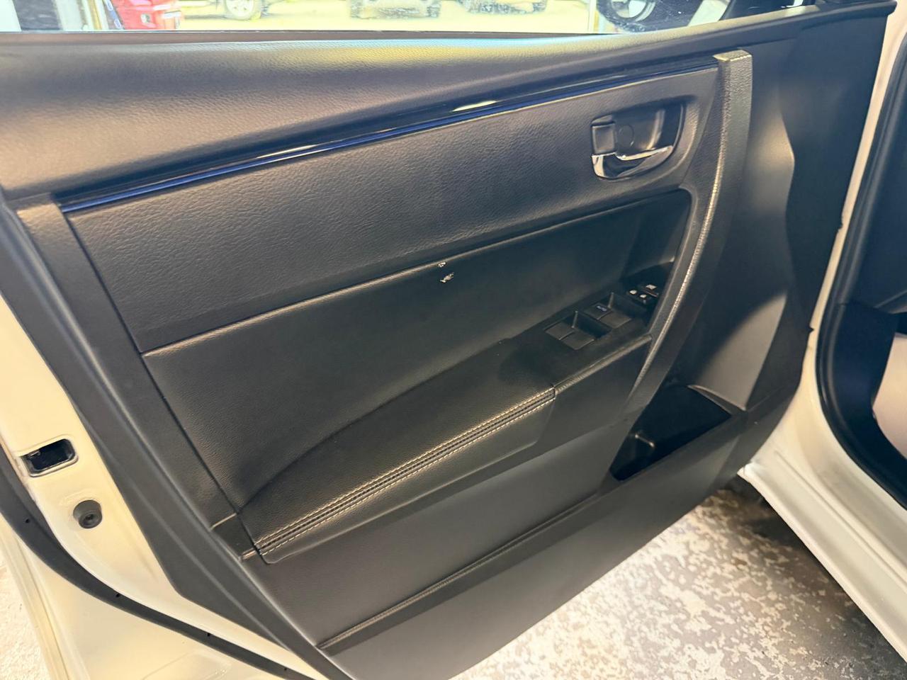2019 Toyota Corolla SE CVT  | SUNROOF | LEATHER | 1.8 L | 4 CYL Photo