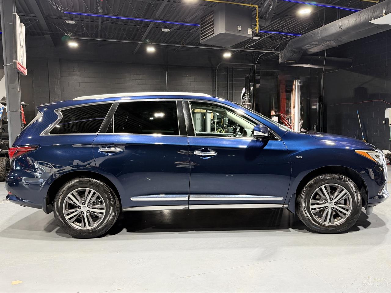 2017 Infiniti QX60 LUXURY - Photo #4