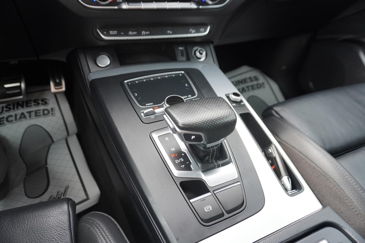 2019 Audi Q5 ONE OWNER / NO ACCIDENTS / S-LINE / PROGRESSIVE / QUATTRO Photo