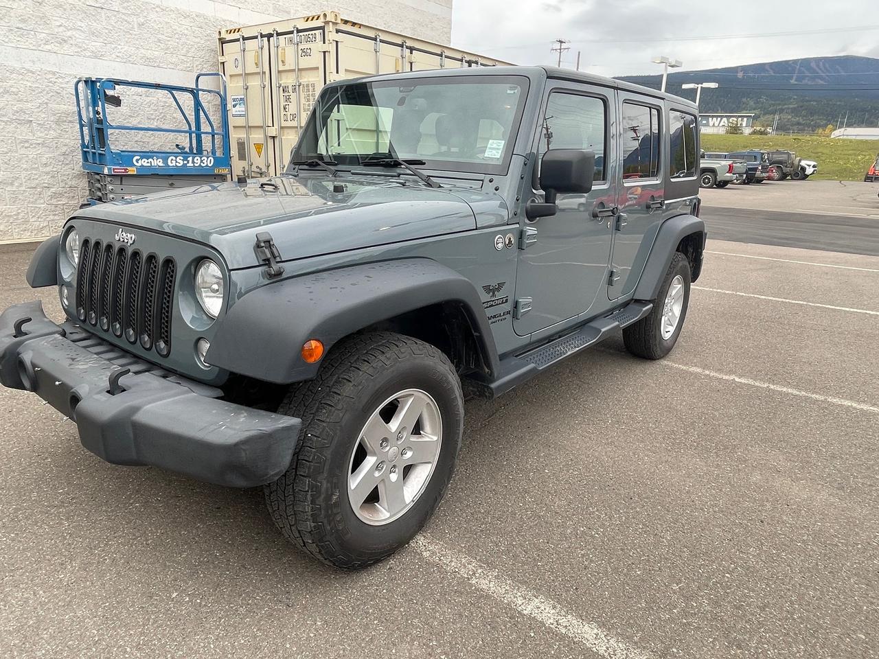 2015 Jeep Wrangler UNLIMITED SPORT Photo0