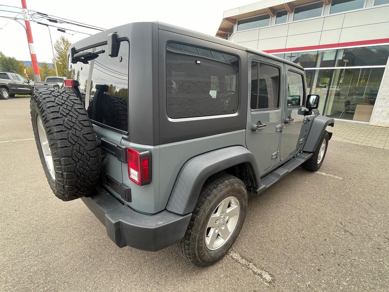 2015 Jeep Wrangler UNLIMITED SPORT Photo3
